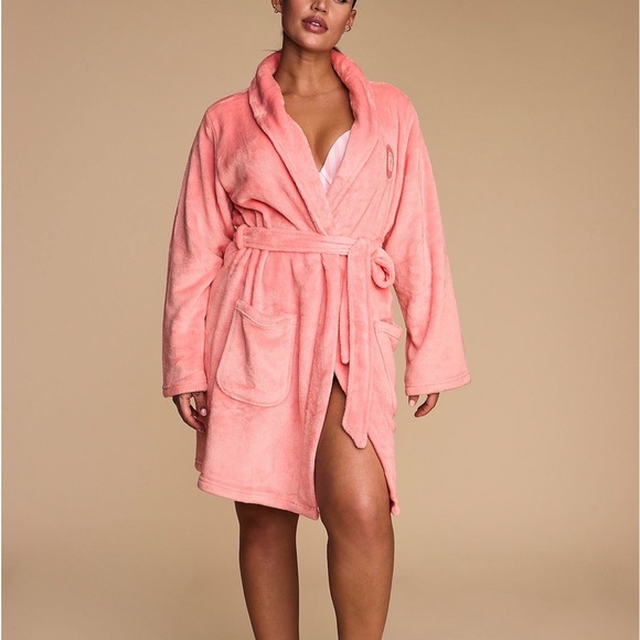 Robe Short cozy soft plush Victoria’s Secret size large/xlarge pink 💞✨ - Picture 3 of 6